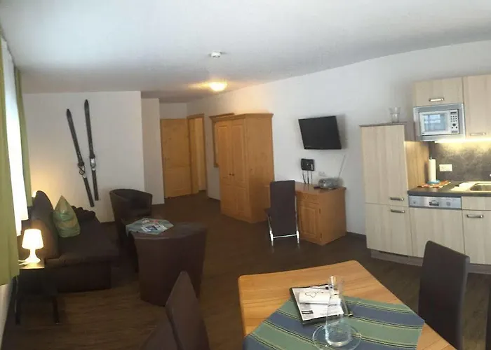 Πανσιόν Alpenstern & 3*