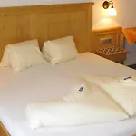 بيت ضيافة Alpenstern & 3*