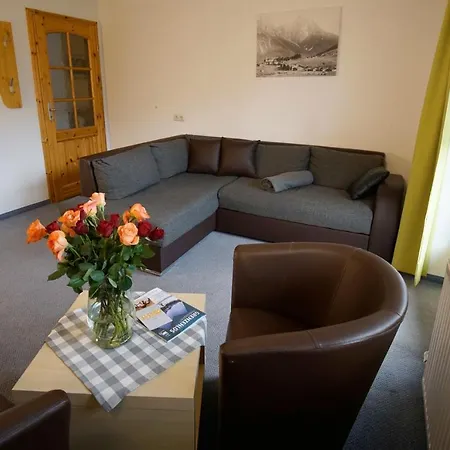 Pensionat Alpenstern & 3*