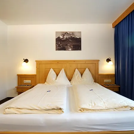 Pensionat Alpenstern & 3*
